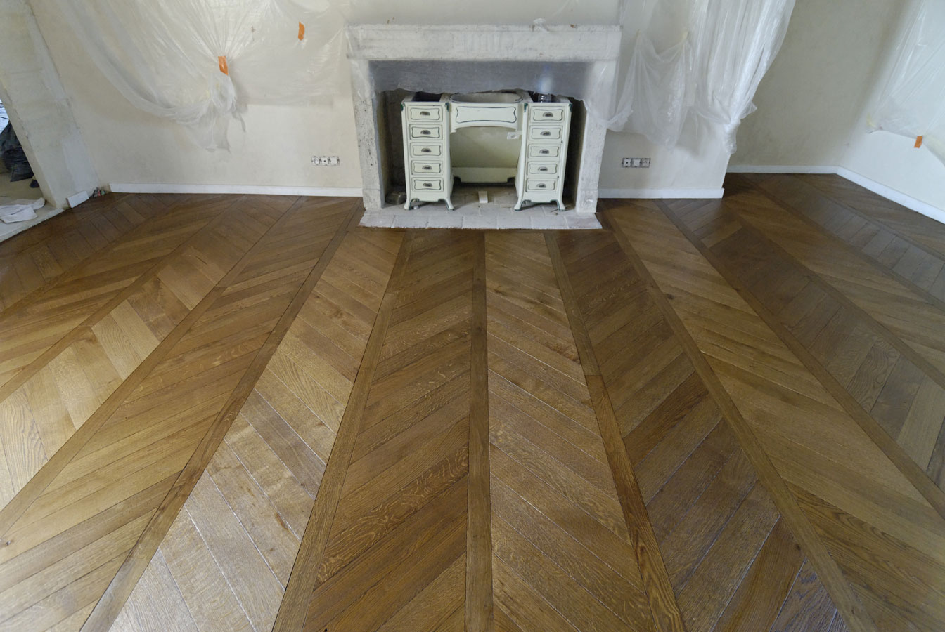 Parquet floor Chevron with finishing of aged patined oiled wax