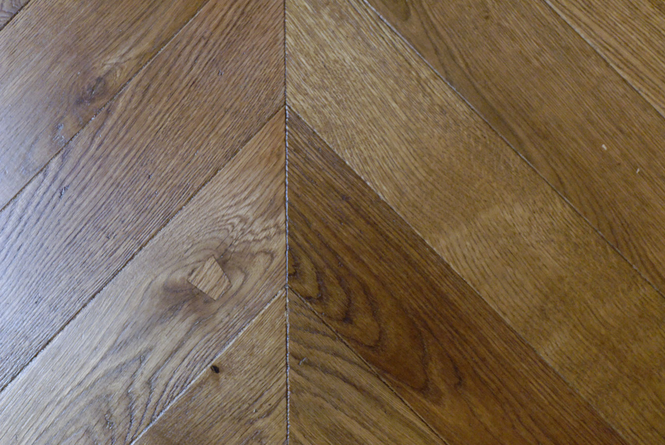 Chevron parquet floor in oak, thickness 14 mm