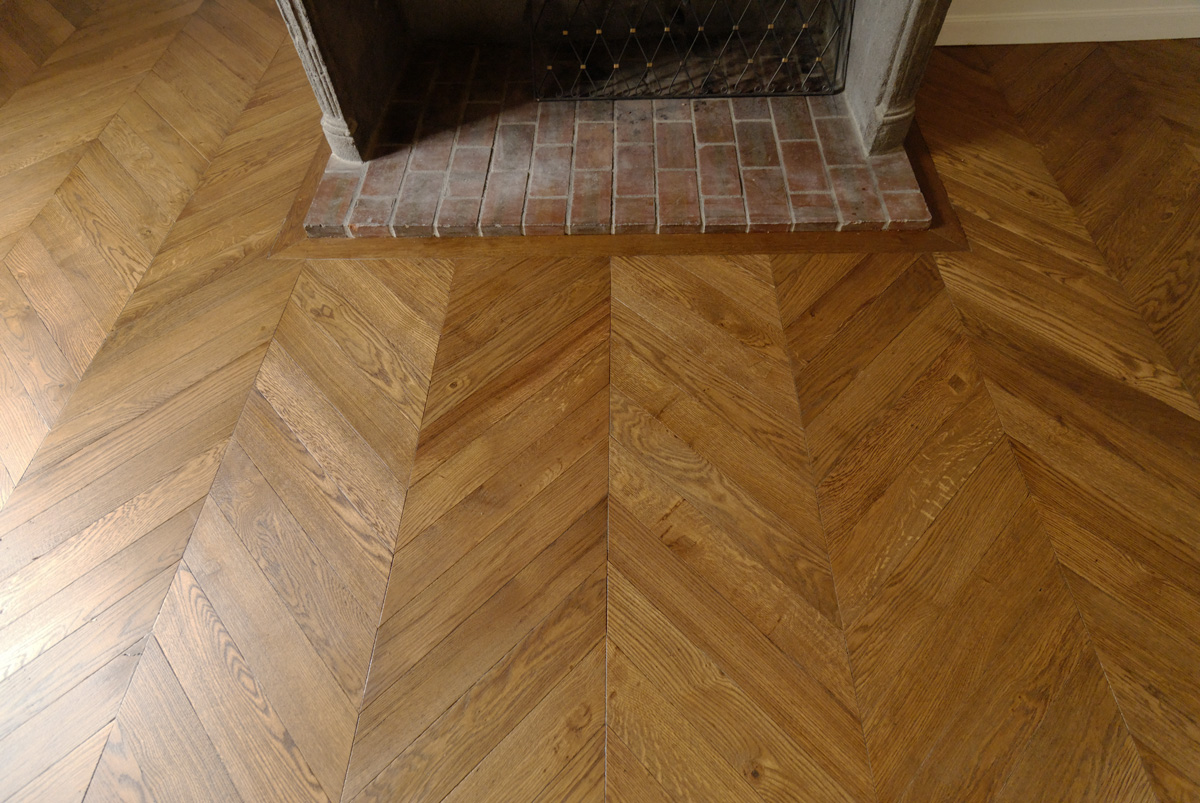 The fireplace is crucial for the establishment of the parquet floor
