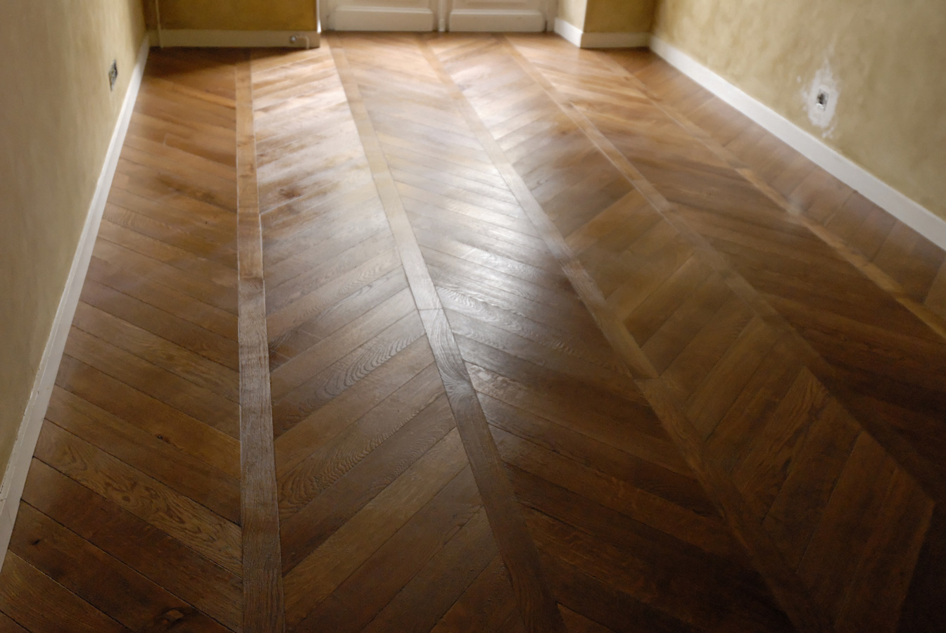 Aged patined finishing for traditional parquet