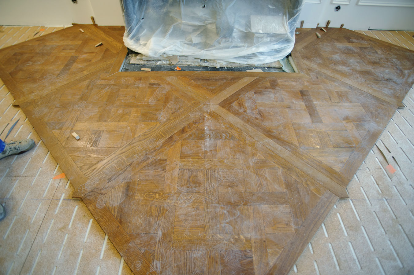Cutting Versailles parquet panels