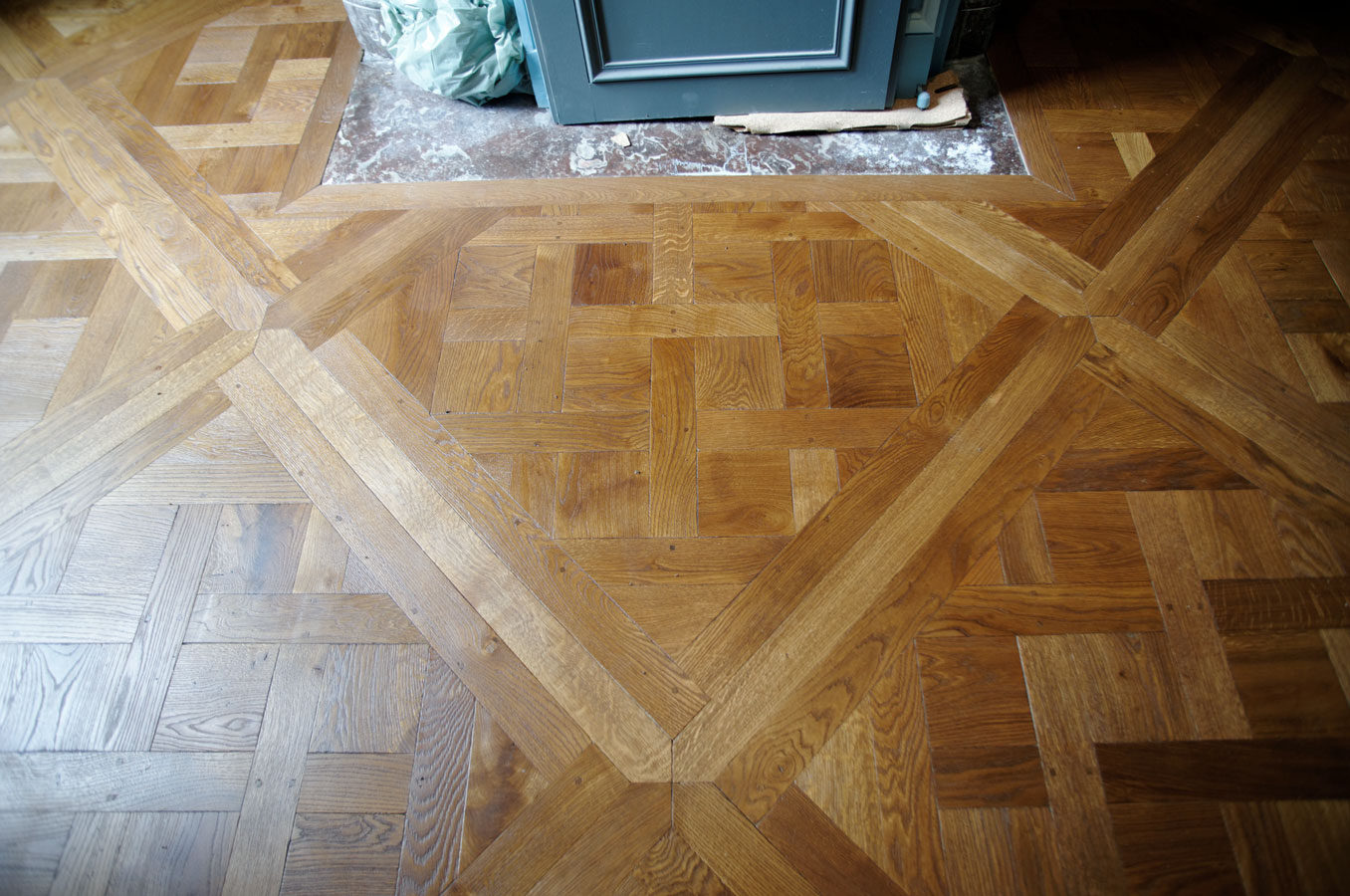 Versailles parquet floor panels in solid oak