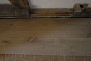 Gros plan sur l'tat de surface de ce parquet Mdival