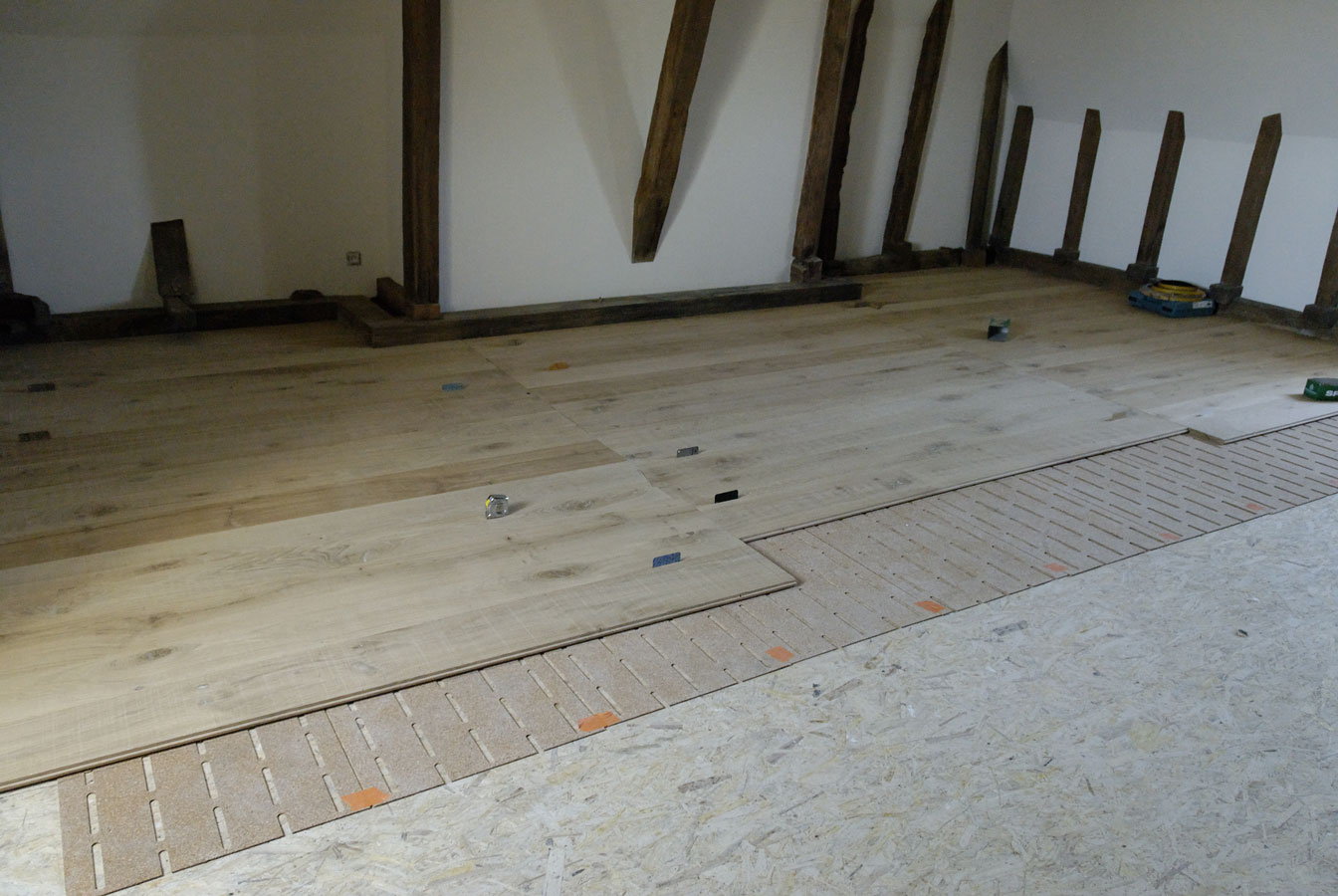 Une sous couche d'isolation phonique est installe sous le parquet