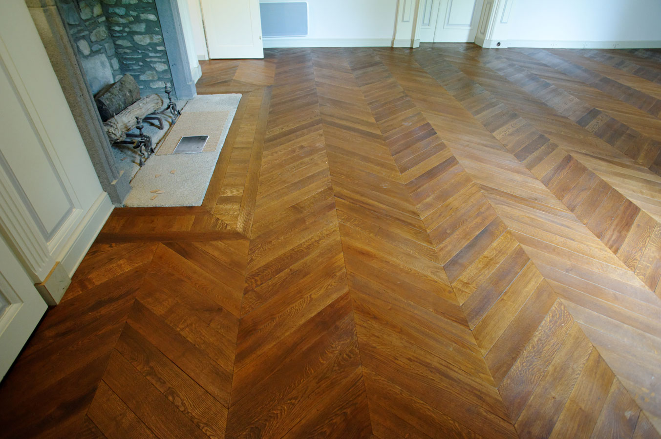 Antique parquet Point de Hongrie