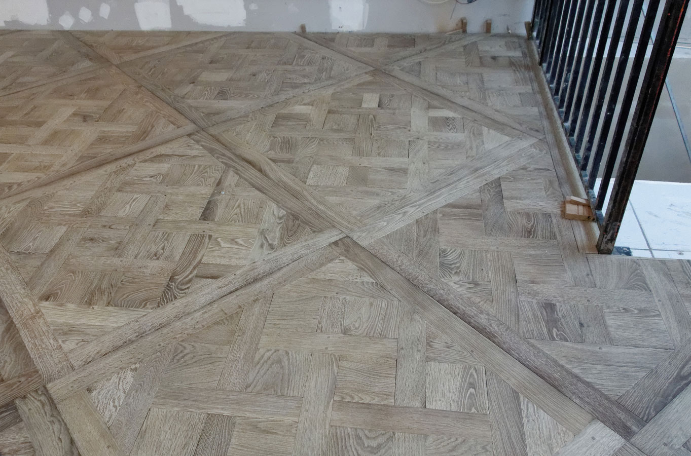 Parquet panels Versailles leached gray oak