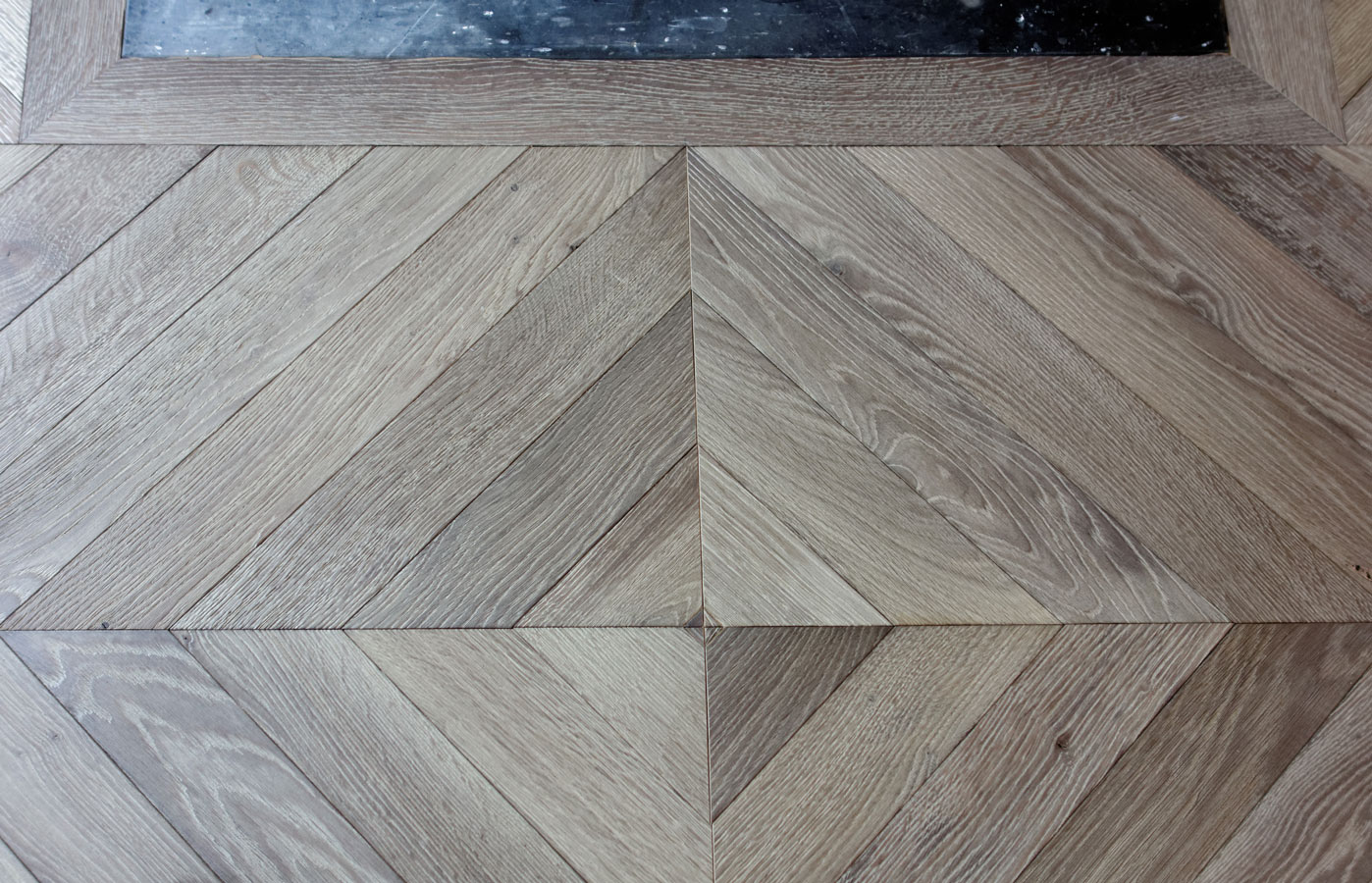 Parquet floor Chevron leached gray oak