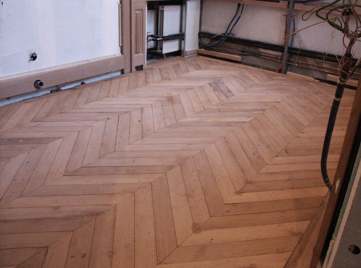 Chevron parquet floor