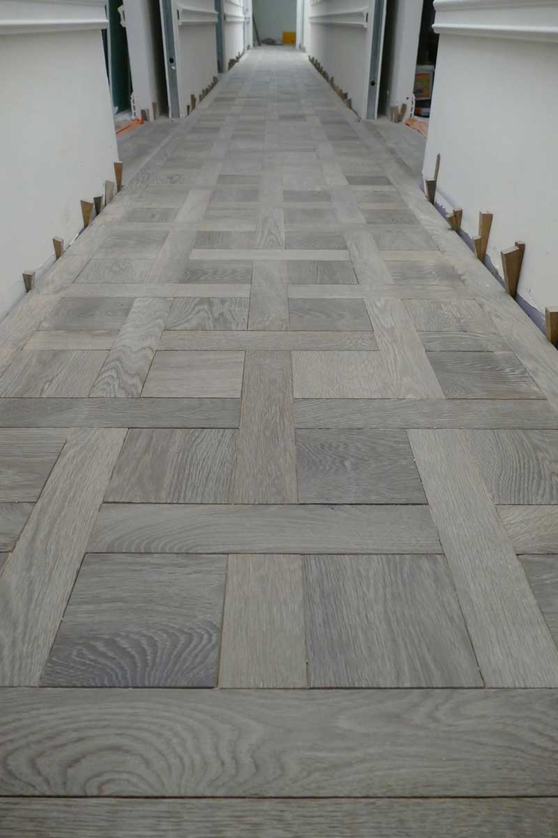 Grand couloir en parquet Chantilly